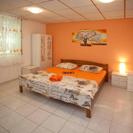 With Wifi - 12198 Apartment Split